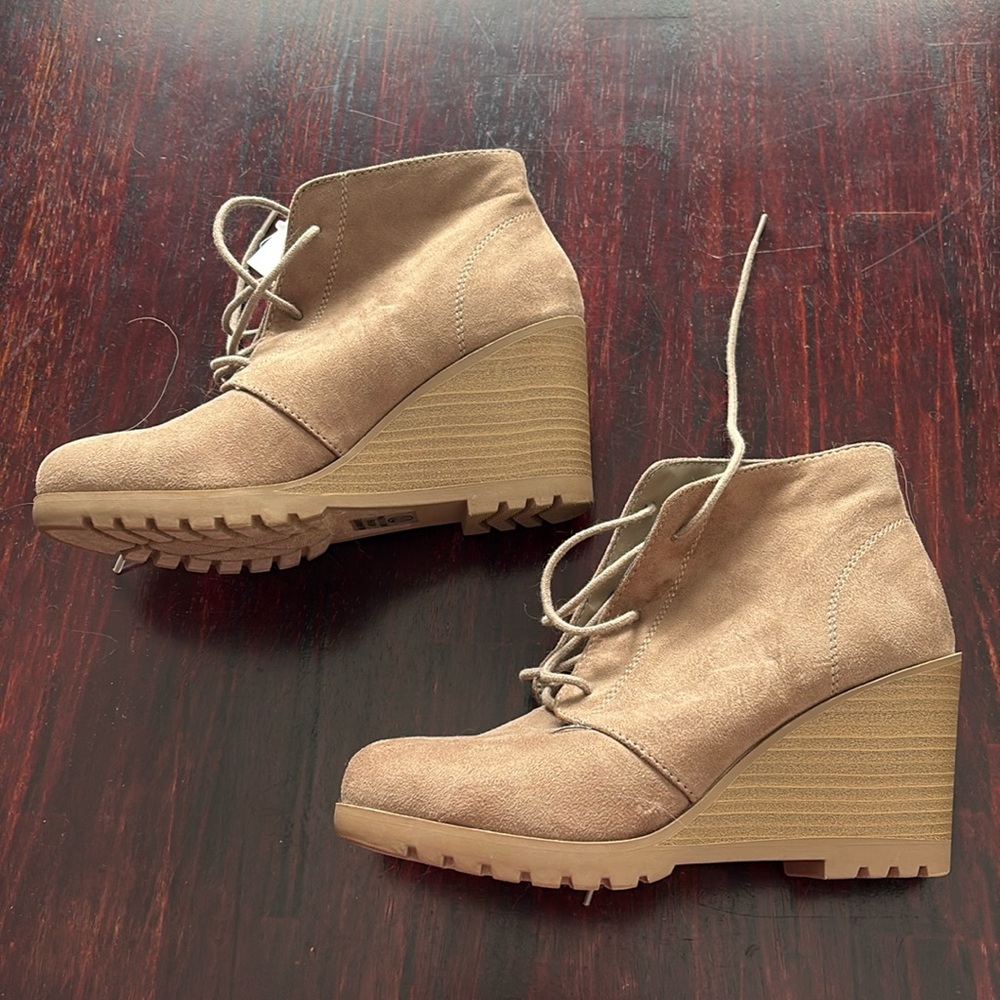 Wedge shoes NWT